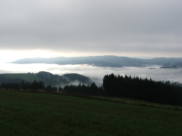 Mlhy v údolí Hošťálkové